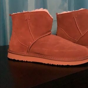 Women’s Lamo boots